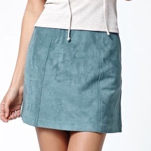 Kendall + Kylie Suede Skirt- Teal blue- size: XS- Condition: excellent